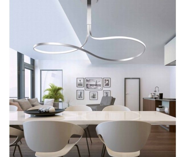 Lampadario in acciaio dal design moderno.